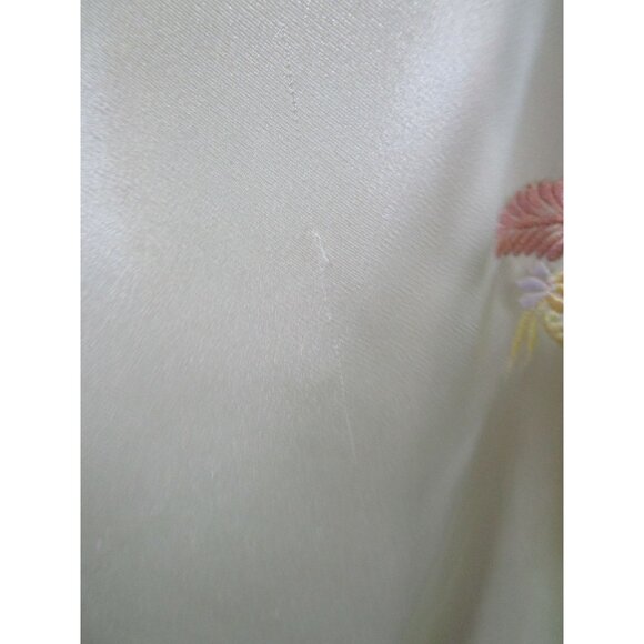 Vintage Embroidered Satin Kimono Robe With Floral Patterns & Belt - Picture 15 of 16